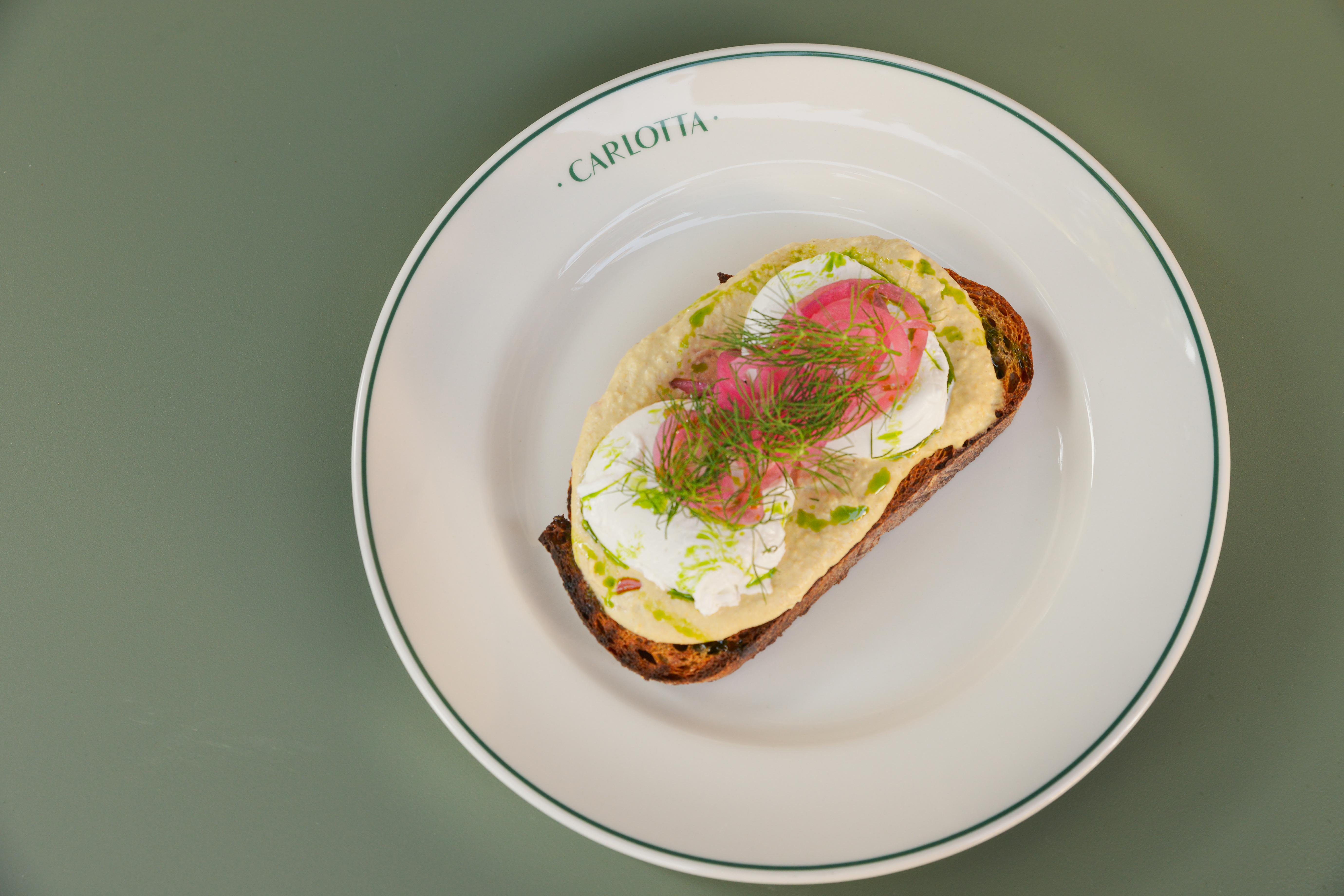 Hummus e Amore mit frischem Gemüse